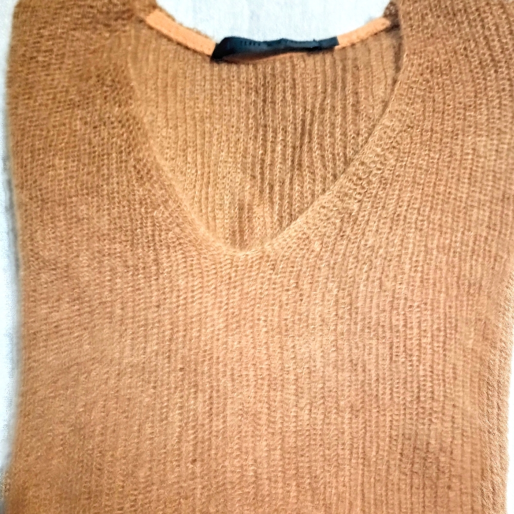 Jenni Kayne v neck sweater.Size  M